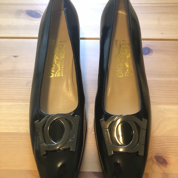 Salvatore Ferragamo Leather Logo Monogram Loafers - Picture 2 of 7